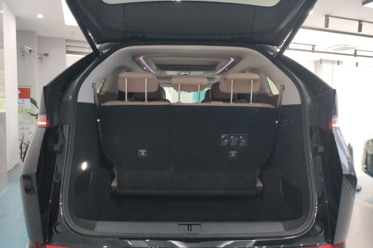 小鹏X9 2025款 740超长续航 Max局部细节23