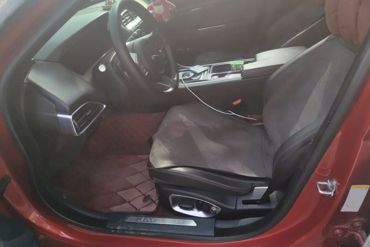 捷豹XEL 2018款 2.0T 200PS 尊享版中控内饰19