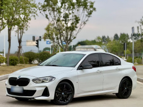 宝马1系 2021款 改款 125i M运动曜夜版