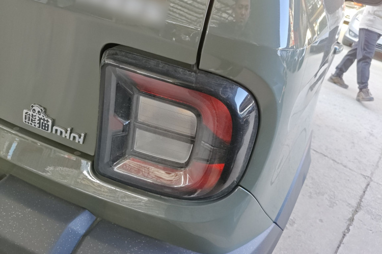 吉利银河 2025款 210km 熊猫骑士车身外观6006