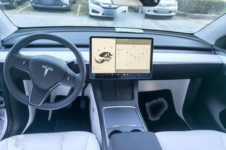 特斯拉 Model Y 2021款 长续航全轮驱动版中控内饰7002