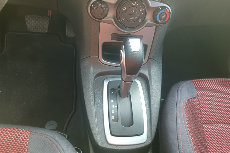 福特 嘉年华 2013款 两厢 1.5L 自动时尚型局部细节18