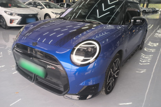 电动MINI COOPER 2024款 452km COOPER SE 赛车手