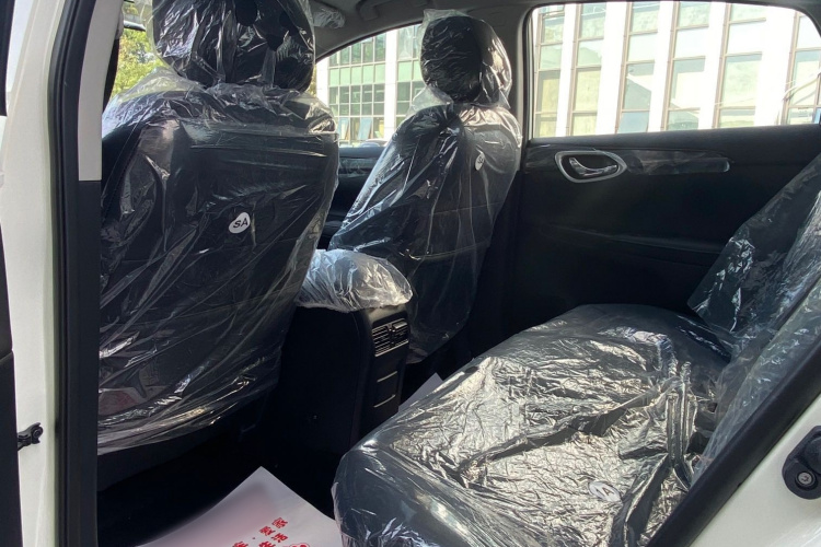 日产 轩逸 2024款 改款二 经典 1.6XL CVT豪华版中控内饰7003