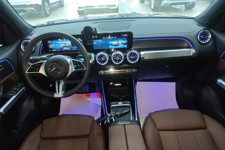 奔驰GLB 2025款 GLB 220 时尚型中控内饰7002