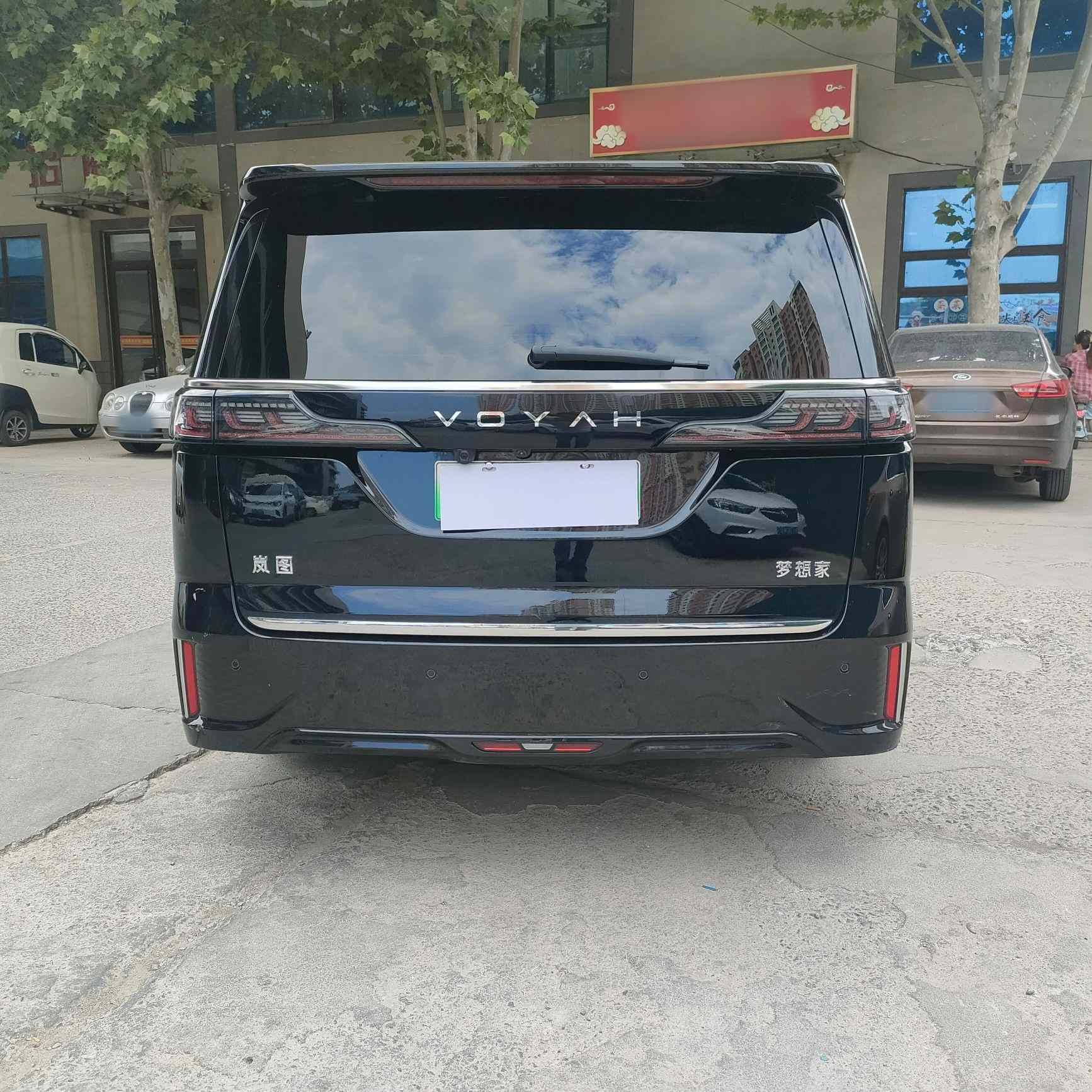 岚图汽车 岚图梦想家 2025款 PHEV 四驱尊贵鲲鹏版(5)