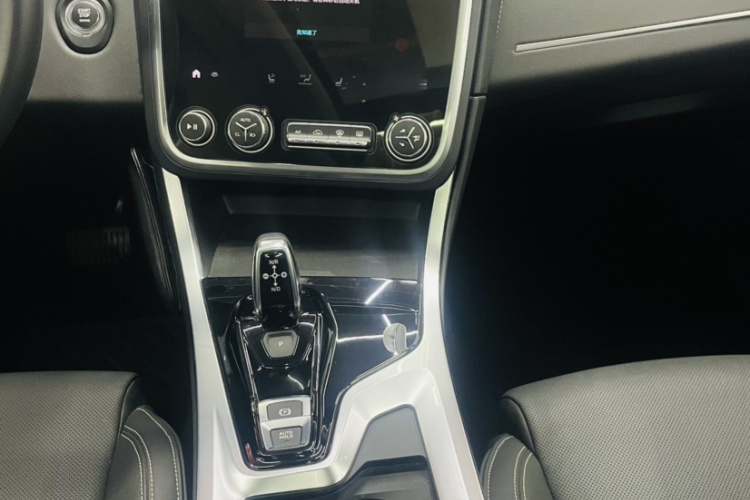 领克01 2017款 2.0T 两驱型Pro版中控内饰7001