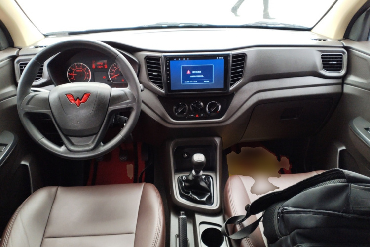 五菱汽车 五菱宏光V 2022款 1.5L劲取版电动助力LAR中控内饰12