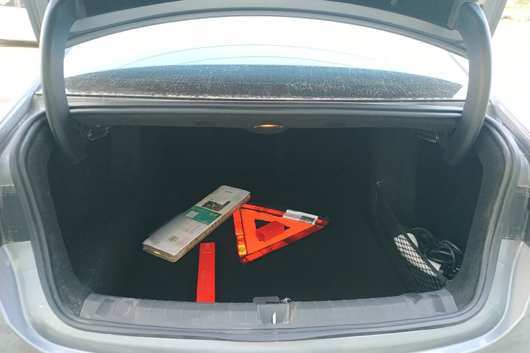 比亚迪 秦PLUS 2024款 荣耀版 DM-i 55KM领先型机舱底盘23