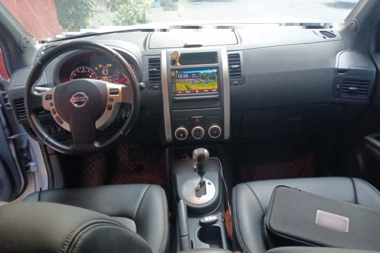日产 奇骏 2012款 2.5L CVT豪华版 4WD中控内饰7002