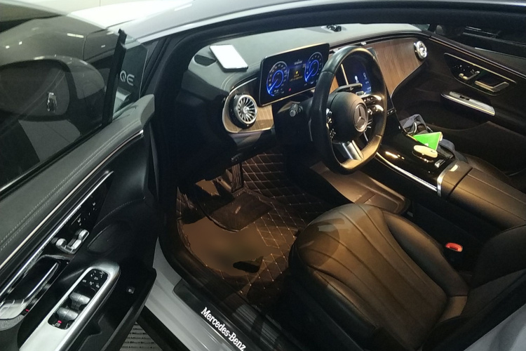 奔驰EQE 2022款 350 先锋版中控内饰20