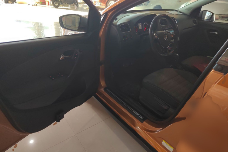 大众 2016款 1.6L Cross Polo 自动中控内饰20