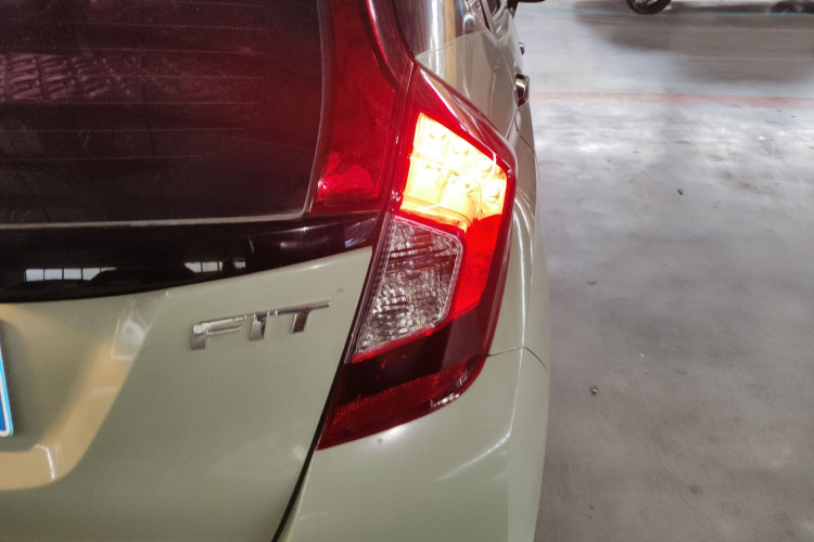 本田 飞度 2018款 1.5L CVT舒适天窗版车身外观6001