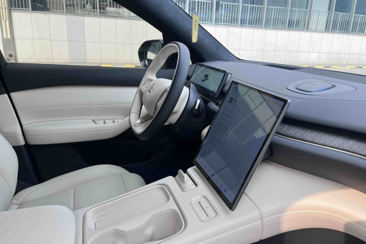 蔚来ES6 2024款 75kWh中控内饰7015
