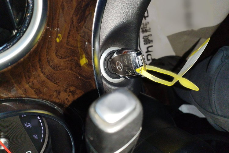 奔驰V级 2018款 V 260 L 尊贵加长版 国VI中控内饰7001