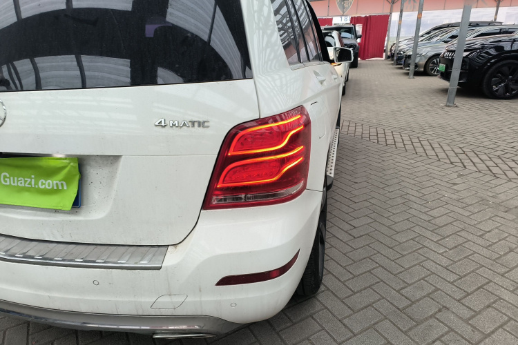 奔驰GLK级 2013款 改款 GLK 300 4MATIC 时尚型车身外观9