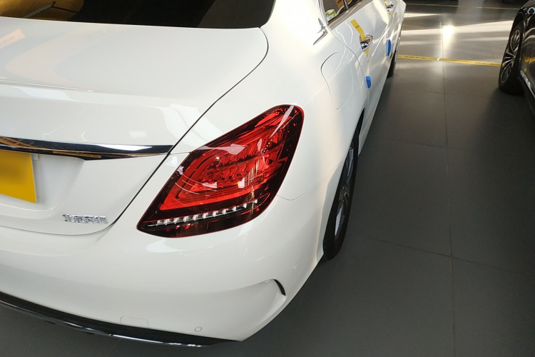 奔驰C级 2021款 C 200 L 时尚型运动版车身外观9