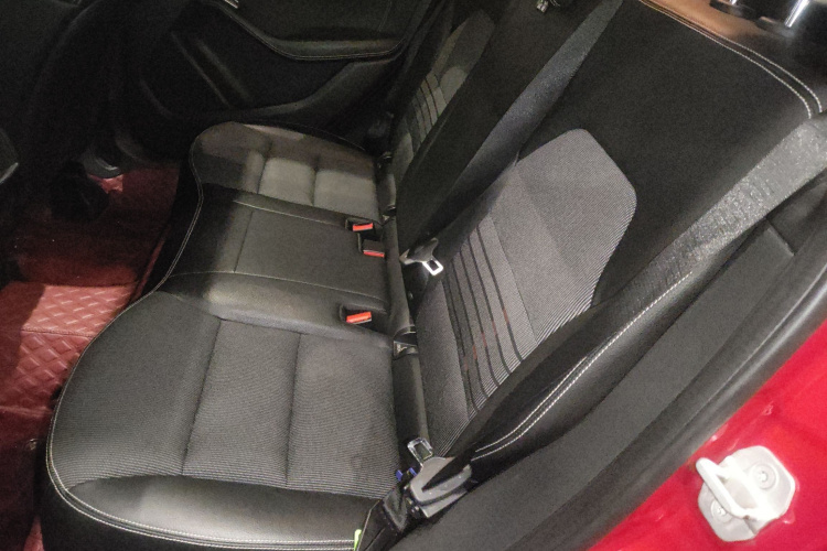 奔驰B级 2015款 B 200 动感型中控内饰21