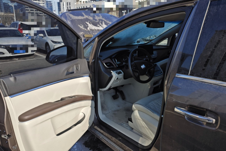 别克GL8 2022款 陆上公务舱 652T 豪华型中控内饰20