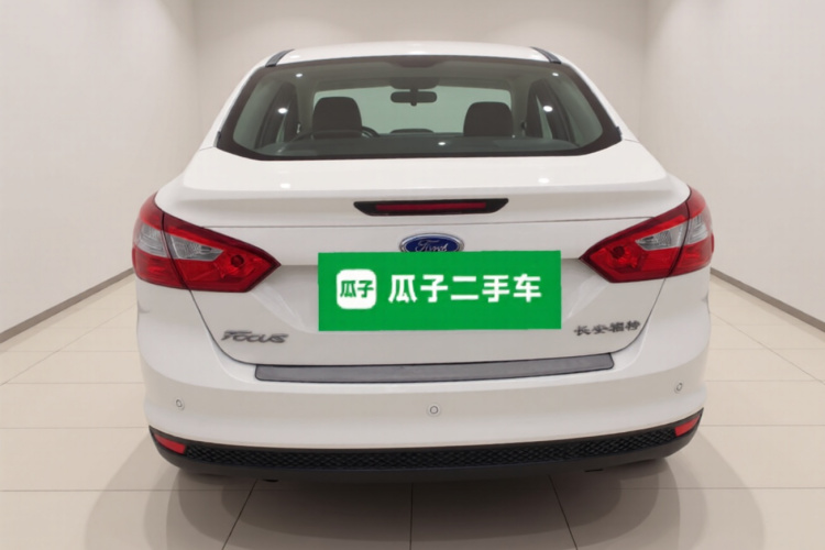 福特 福克斯 2012款 三厢 1.6L 手动风尚型车身外观6