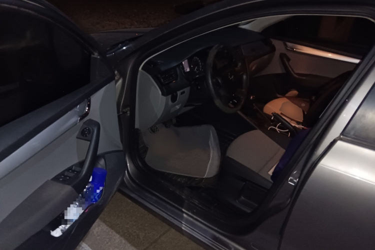 斯柯达 明锐 2015款 1.6L 手动逸致版中控内饰7003