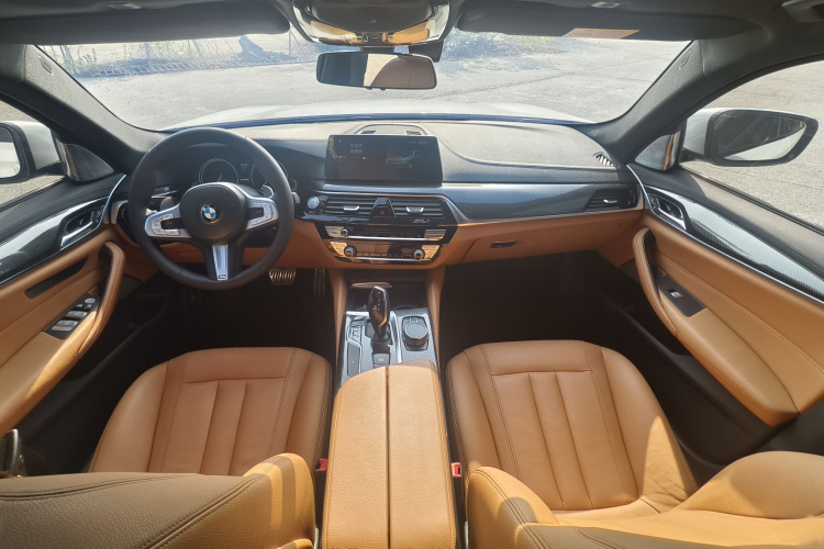 宝马5系 2018款 改款 530Li 领先型 M运动套装中控内饰7001