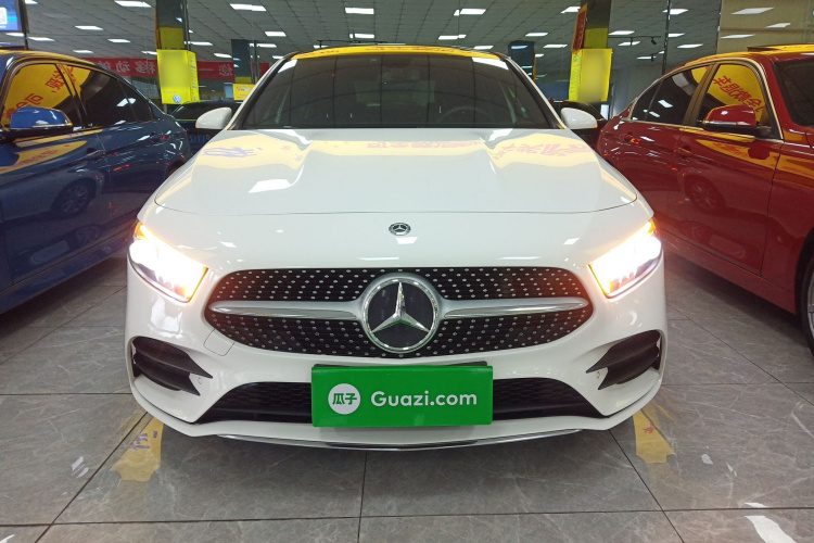 奔驰A级 2020款 A 200 L 运动轿车车身外观2