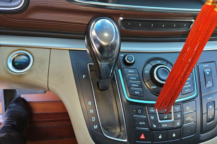 别克GL8 2014款 3.0L GT豪华商务豪雅版局部细节18