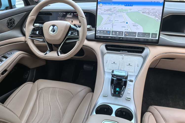 腾势N7 2025款 630 四驱智驾双激光旗舰版中控内饰7009