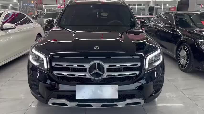 奔驰GLB 2023款 GLB 220 动感型实拍1