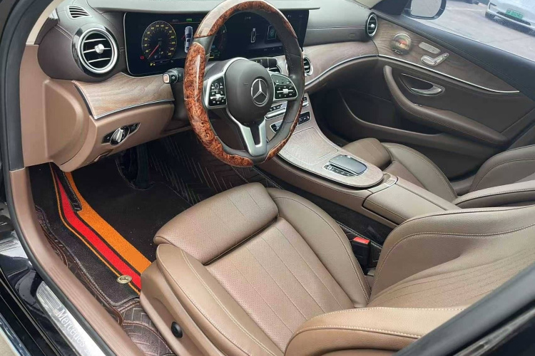 奔驰E级 2020款 E 260 L 4MATIC中控内饰7001
