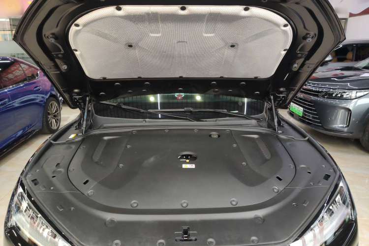 鸿蒙智行 问界M5 2022款 增程四驱性能版机舱底盘24