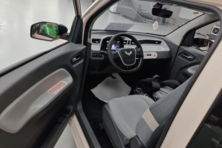 五菱汽车 宏光MINIEV 2021款 马卡龙时尚款 三元锂中控内饰7003