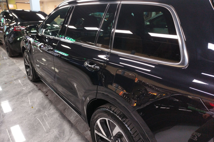 理想汽车 理想ONE 2021款 增程6座版车身外观4