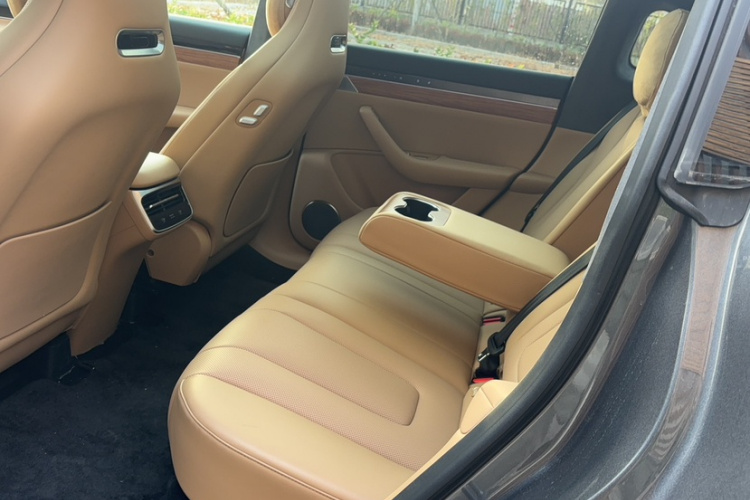 鸿蒙智行 智界R7 2025款 增程 331km Ultra中控内饰7002