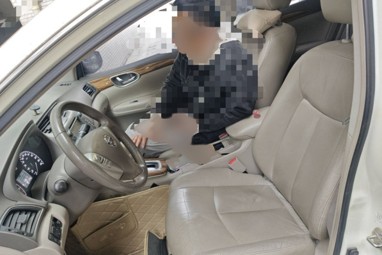 日产 轩逸 2012款 1.6XL CVT豪华版局部细节19