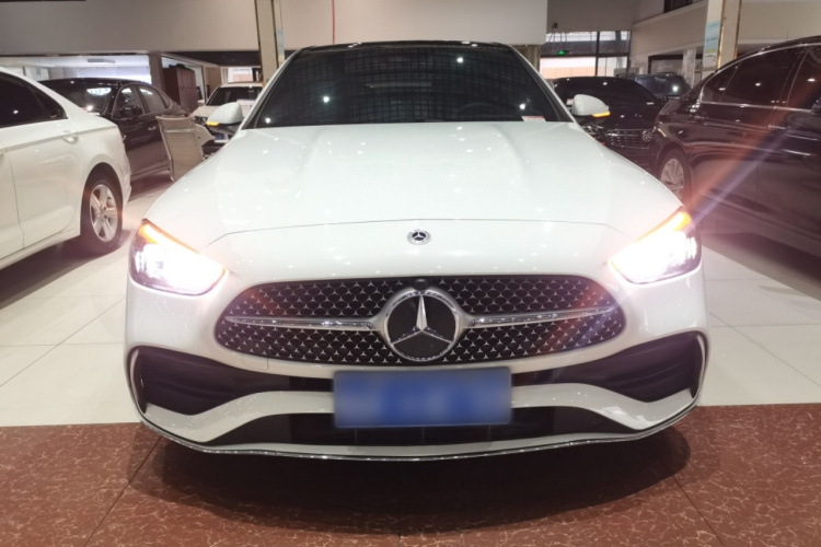 奔驰C级 2023款 C 260 L 运动版车身外观2