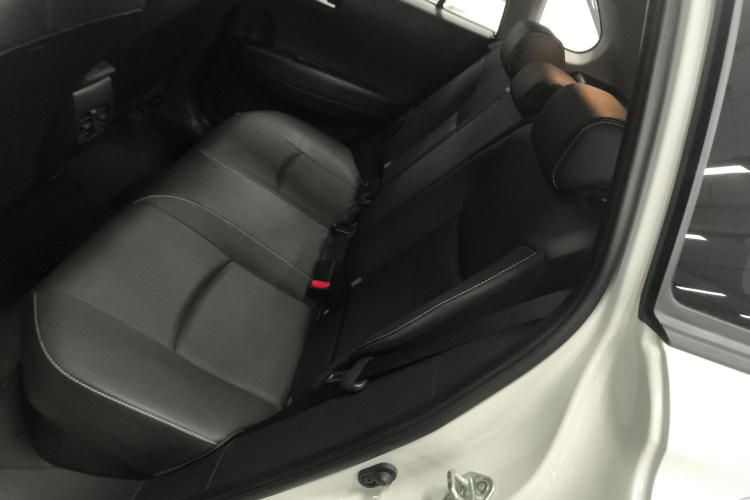 丰田 锋兰达 2023款 2.0L 智能电混双擎 尊贵版中控内饰21