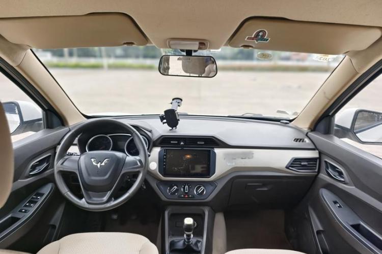 五菱汽车 五菱宏光 2019款 1.5L S标准型国VI LAR中控内饰7001