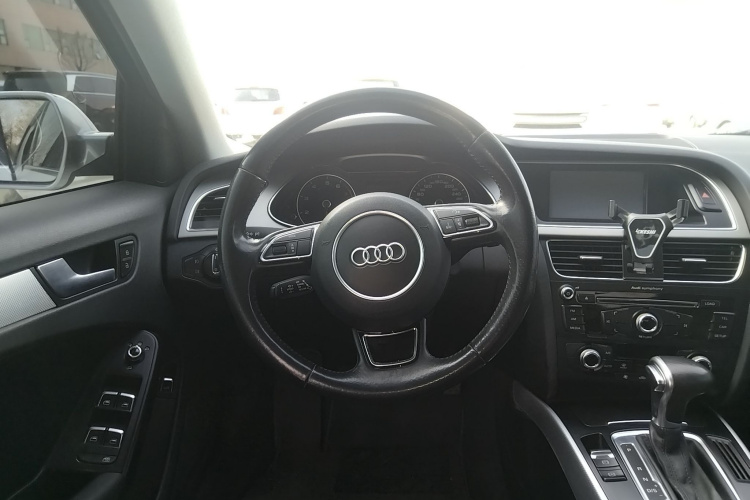 奥迪A4L 2015款 45 TFSI quattro个性运动型中控内饰13