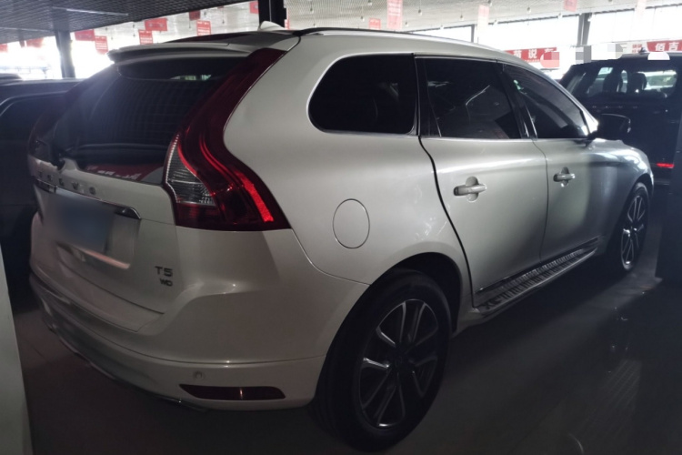 沃尔沃XC60 2017款 T5 AWD 智远升级版车身外观7
