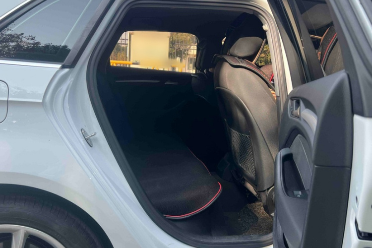 奥迪A3 2018款 30周年年型 Sportback 35 TFSI 进取型中控内饰7006