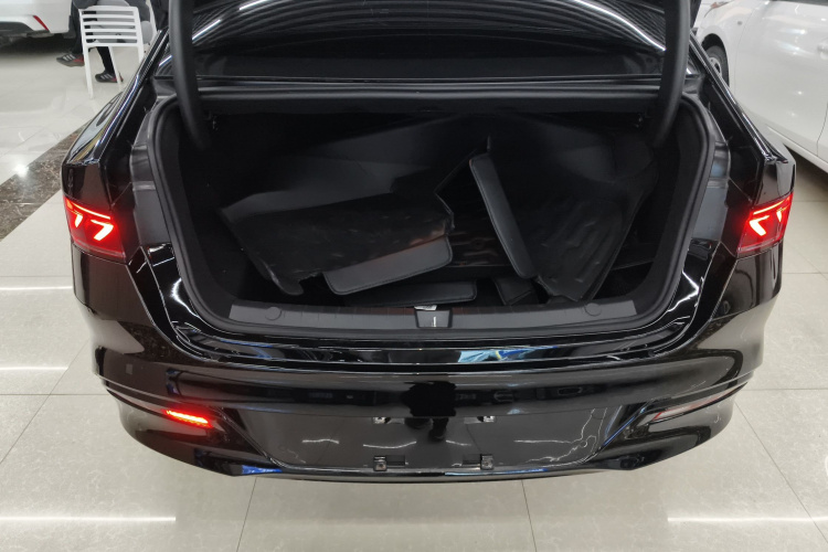 比亚迪 秦PLUS 2023款 冠军版 DM-i 55KM超越型机舱底盘23