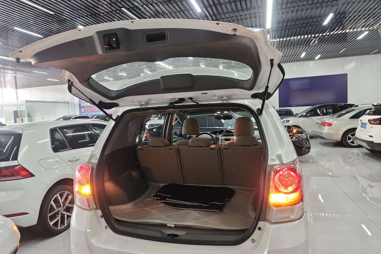 丰田 逸致 2014款 星耀 180G CVT舒适版局部细节23