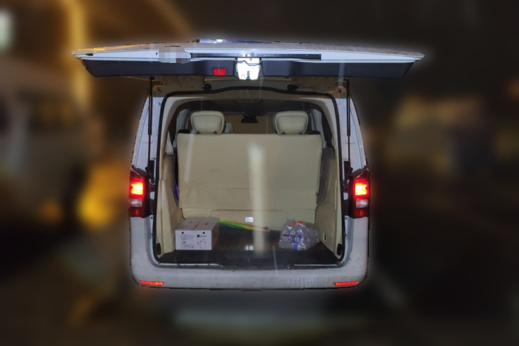 奔驰 威霆 2016款 2.0T 精英版中控内饰23