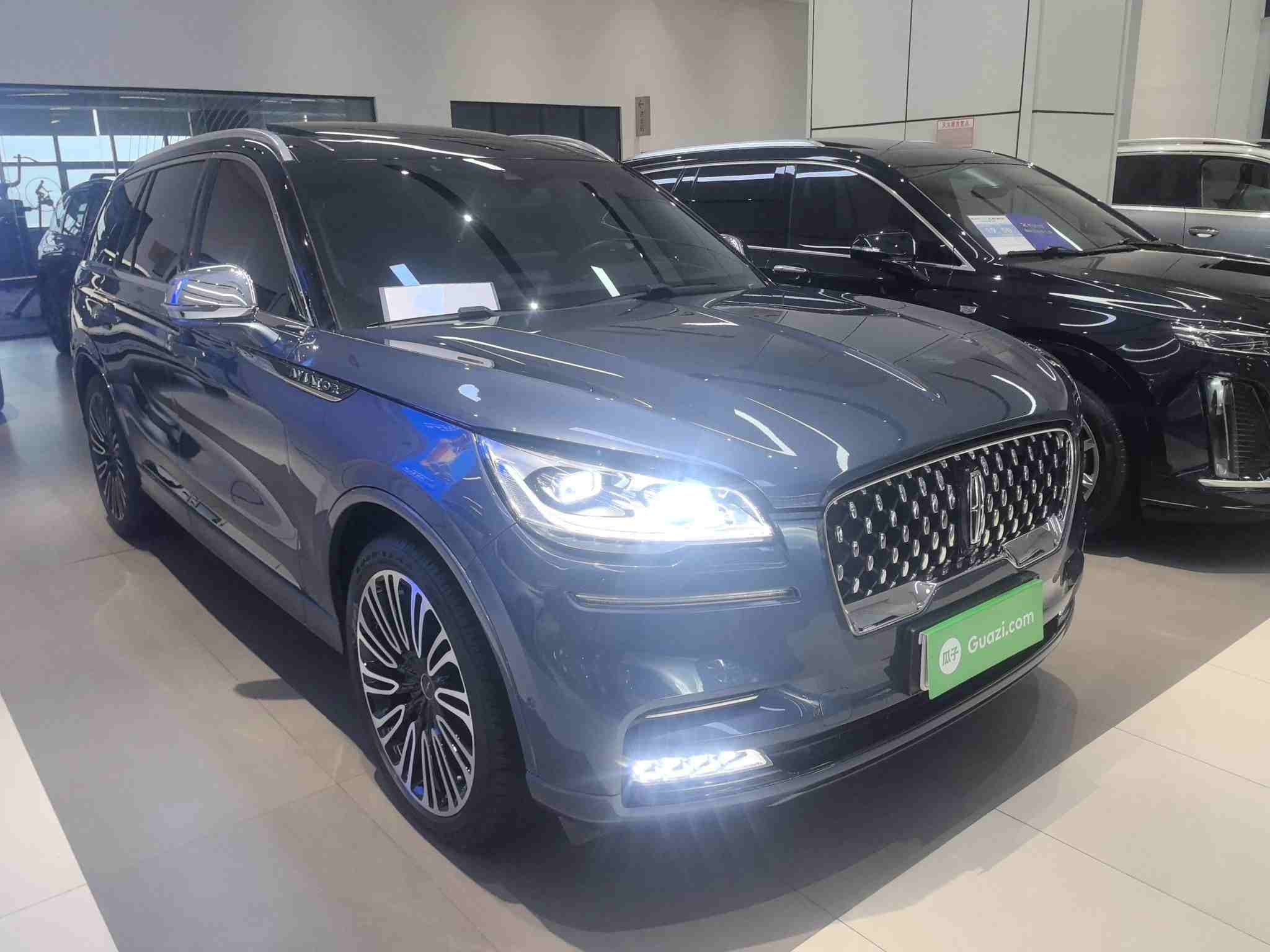 车辆右前45度外观展示