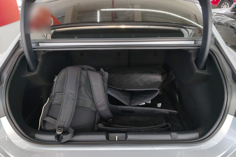 奔驰EQE 2022款 350 先锋版机舱底盘23