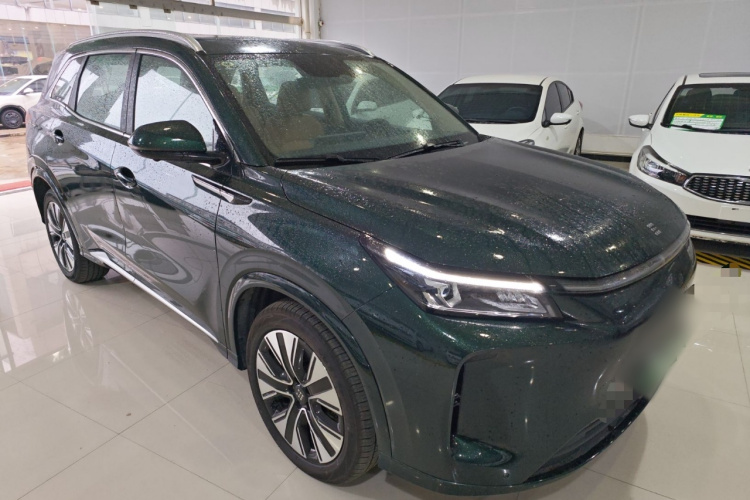 蓝电E5 PLUS 2025款 120km 标准旅行定制版 7座车身外观3