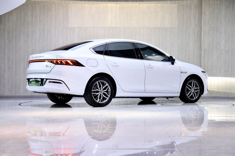 比亚迪 秦PLUS 2021款 EV 500KM 尊贵型车身外观6001