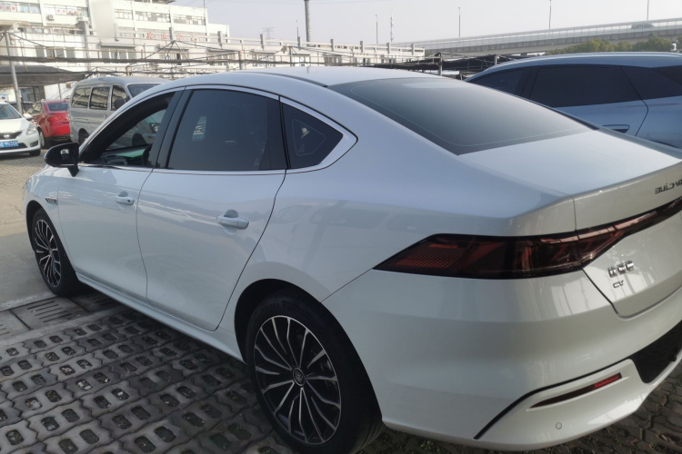 比亚迪 秦PLUS 2021款 EV 600KM 旗舰型车身外观4